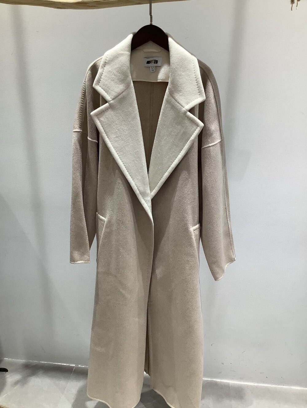 REISS Marcela two tone blindseam coat - Picture 6 of 13